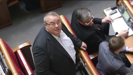 Как депутат Ярослав Сухой голосует за двоих