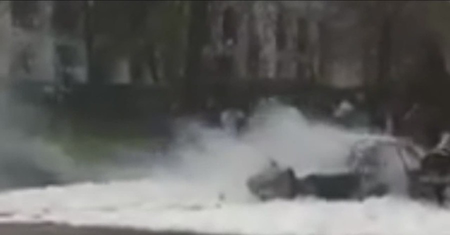 В центре Киева горела кофейня на колесах