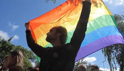 Киевский гей-парад: на одного участника десятки миллиционеров и провокаторов