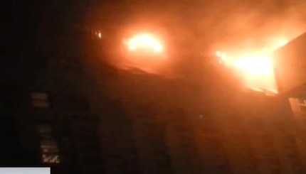 В Киеве пылает 25-этажка: с огнем не могут справиться несколько часов