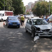 Сегодня тройная авария остановила движение в центре Донецка