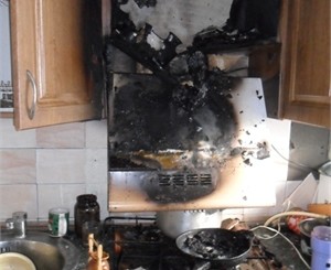 В Севастополе из огня вытащили мужчину, который пытался приготовить еду 