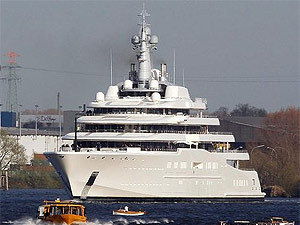 Абрамович решил сдавать самую большую в мире яхту в аренду