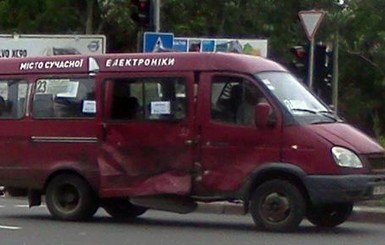 В центре Донецка легковушка 