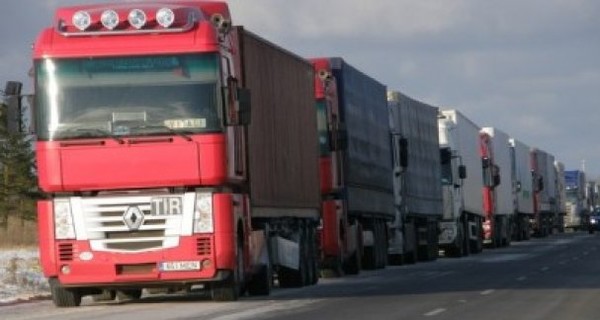 На границе Украины и Словакии машины стоят в пробках