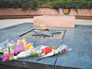 Найден мальчик, снимавший похабщину у Вечного огня