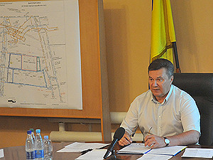 Янукович прервал отпуск