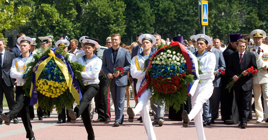 День ВМФ РФ прошел в Севастополе под приспущенными флагами