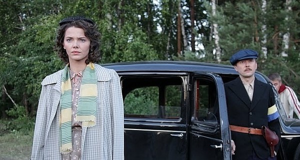 Наш актер следит за Лизой Боярской