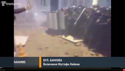 #Евромайдан: От АП доносятся звуки взрывов