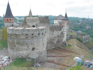 Гроза взяла штурмом башню Каменец-Подольского замка