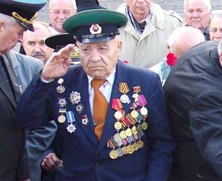 С годовщиной обороны ветеранов поздравят песнями и флэшмобом