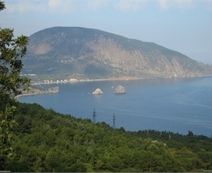 В Крыму спасатели снимали с горы трех москвичек