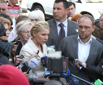 Партия Тимошенко начала акцию протеста под Печерским судом