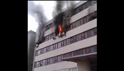 Пожар в Харькове: люди висели на кондиционерах