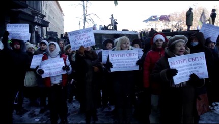 На Грушевского провели митинг матерей