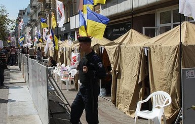 У Печерского суда сторонники Тимошенко подрались с милицией