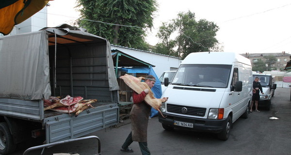 С некачественным товаром на рынках бороться некому?