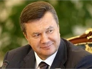 Янукович кратко поздравил Кучму с Днем рождения