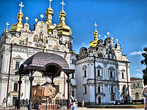 Киево-Печерская Лавра: считаем мумифицированных святых в пещерах и измеряем толщину крепостных стен