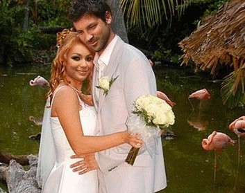 Яна Соломко обнародовала фото со своей свадьбы с Максимом Чмерковским