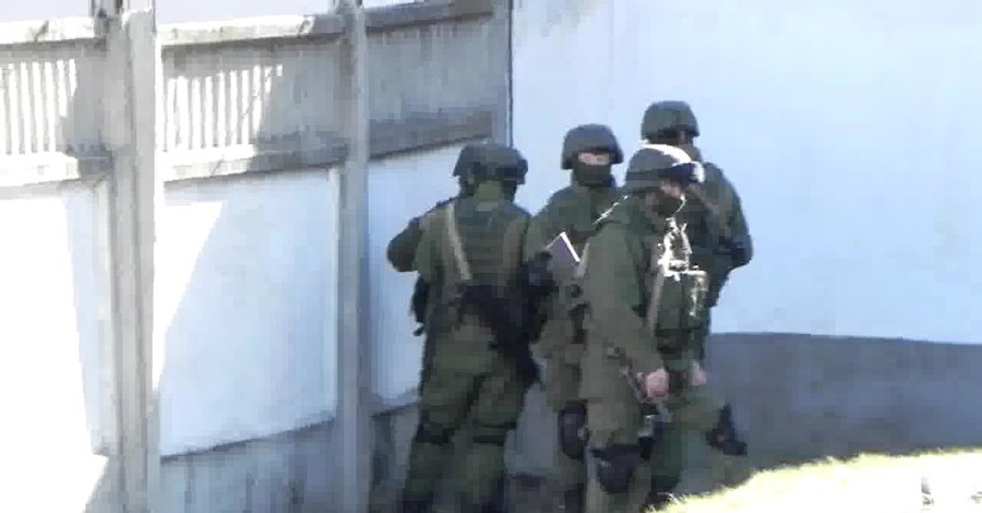 В Симферополе пытаются захватить часть береговой обороны