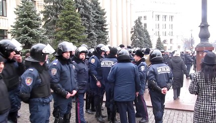 В Харькове милиция защищает ОГА