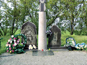 Единственный в мире монумент овчаркам - борцам с нацизмом - стоит под Уманью