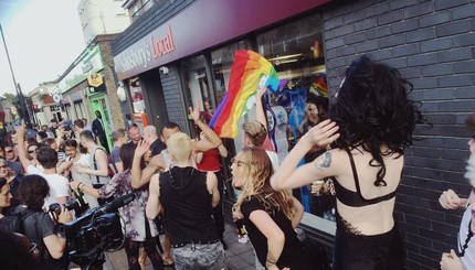 В Лондоне возмущенные представители ЛГБТ-сообщества устроили акцию протеста