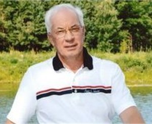 Азаров: в Севастополе высокие цены из-за российских моряков 