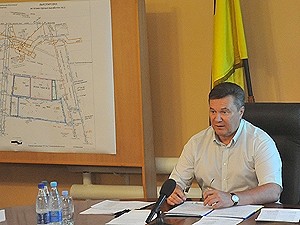 Янукович написал книгу на английском о ''настоящей Украине''
