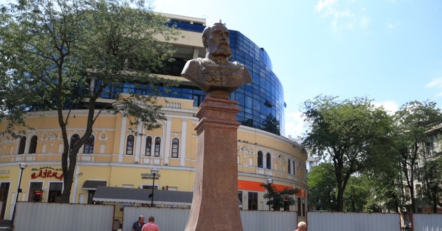 В Одессе установили памятник бывшему мэру Георгию Маразли