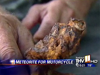 Хитрый пенсионер выменял кусок метеорита на мотоцикл 