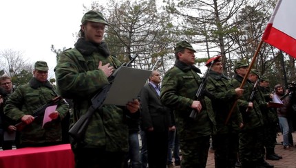 Военные принимают присягу автономной республики Крым