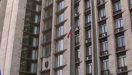 В Донецке вновь подняли российский флаг