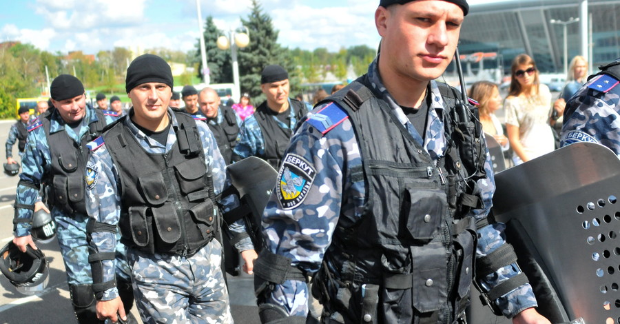 Милиция перешла на усиленный режим