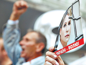 Тимошенко в СИЗО стало хуже, но личного врача к ней не пускают