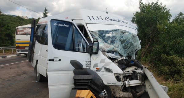 Жуткая авария в Крыму: в ДТП пострадали маленькие туристы из России и Украины