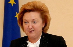 Экс- замминистра Корнякова уверяет, что Янукович ее просто сократил