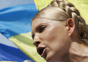 Тимошенко поздравила украинцев с праздником заранее и прямо в суде