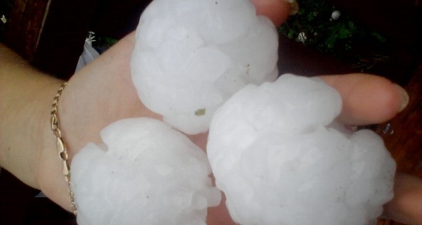 На Львовщину обрушился град размером с куриное яйцо 