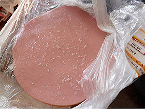 Киевлян кормят некачественной колбасой