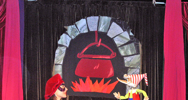 Зрителей ждут премьеры, поющие куклы и волшебные перевоплощения.