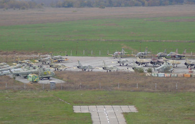 Остатками Школьного аэродрома торгуют на рынке