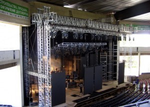 Сцену для  Crimea Music Fest строят около трехсот рабочих