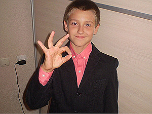 Cобираем в школу маленьких киевлян: импортная форма за полторы тысячи и самая дешевая тетрадка за полторы гривны