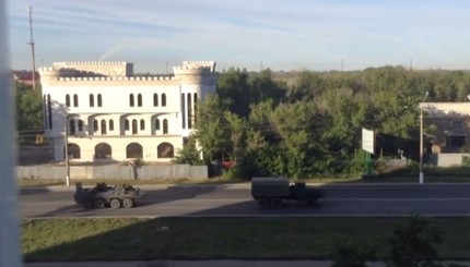 Колонна военной техники в Луганске