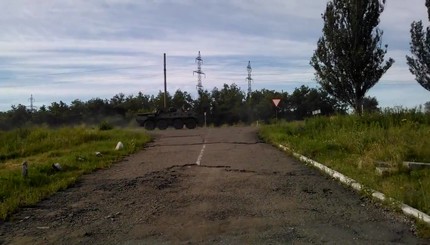 В Алчевск вошла техника с флагами ДНР