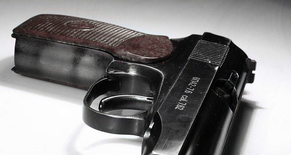 У офицера милиции  в форме украли табельное оружие прямо на вокзале