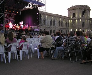 Фестиваль JVL Jazz в Севастополе начался с пустых кресел, а закончился почти аншлагом